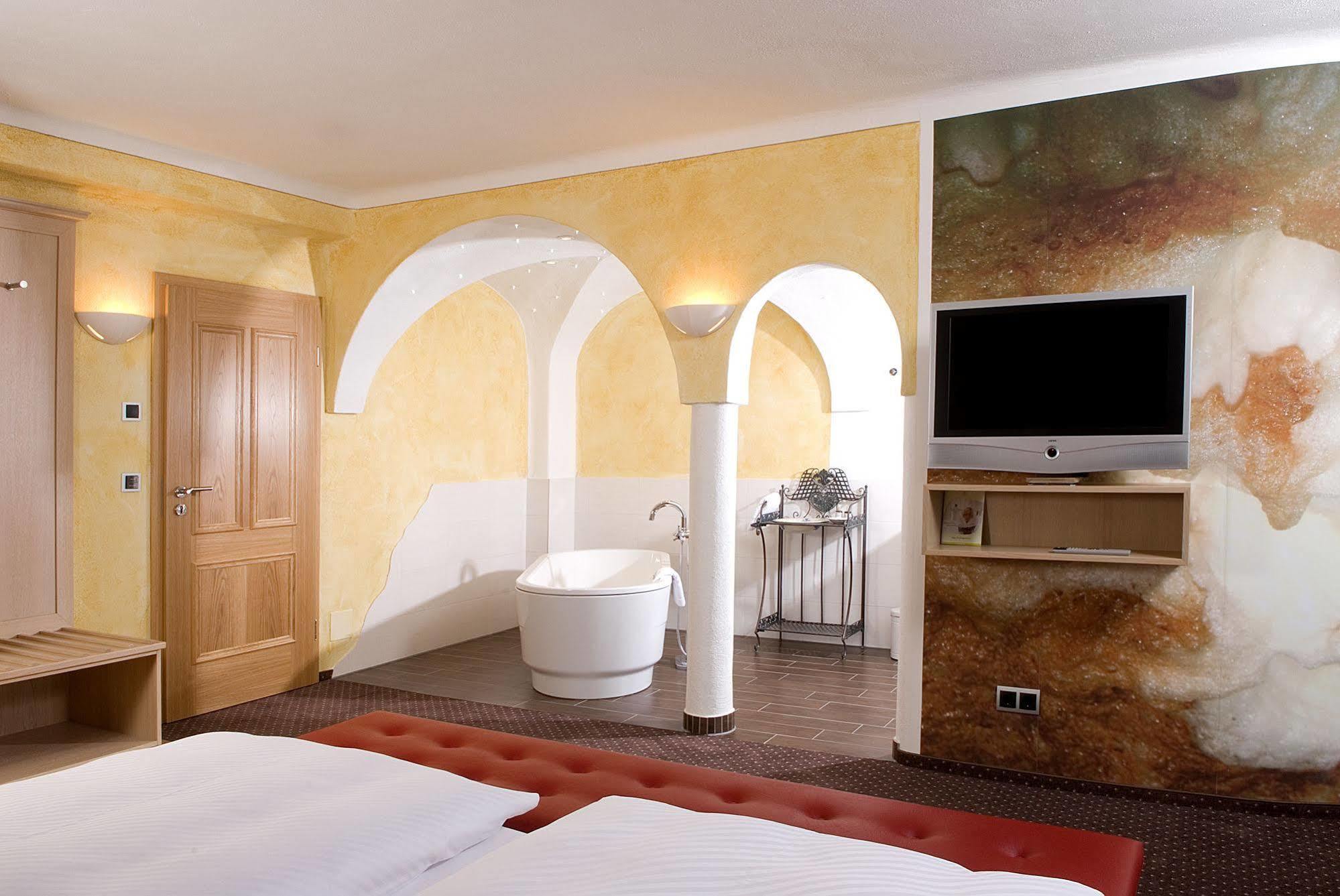 Hotel & Brauereigasthof Drei Kronen Memmelsdorf Bagian luar foto